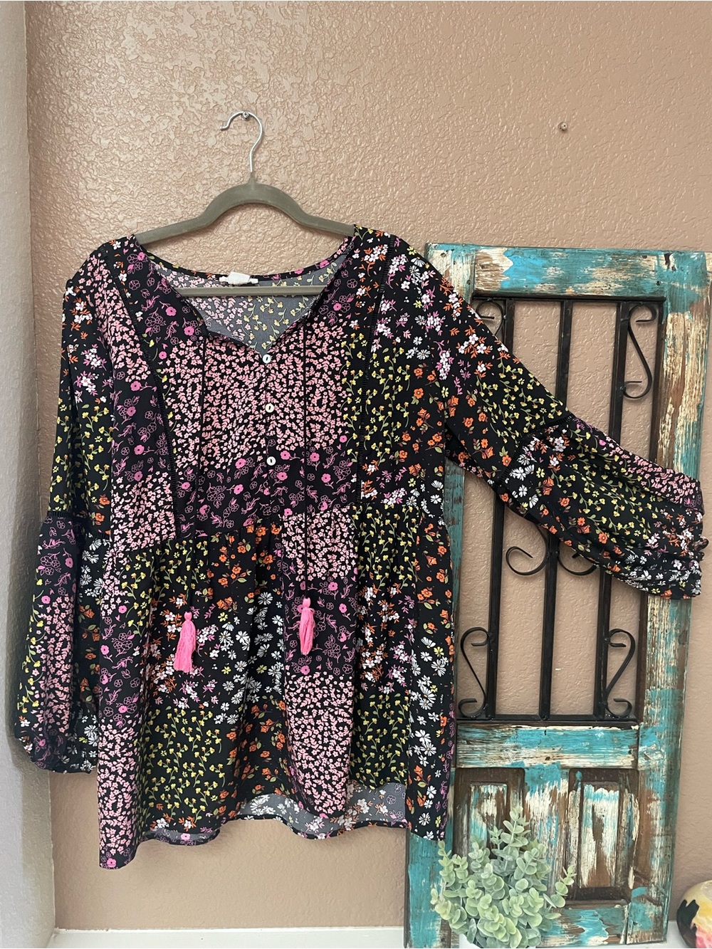 Chic Soul Black Floral Peasant Top with Pink Tassels